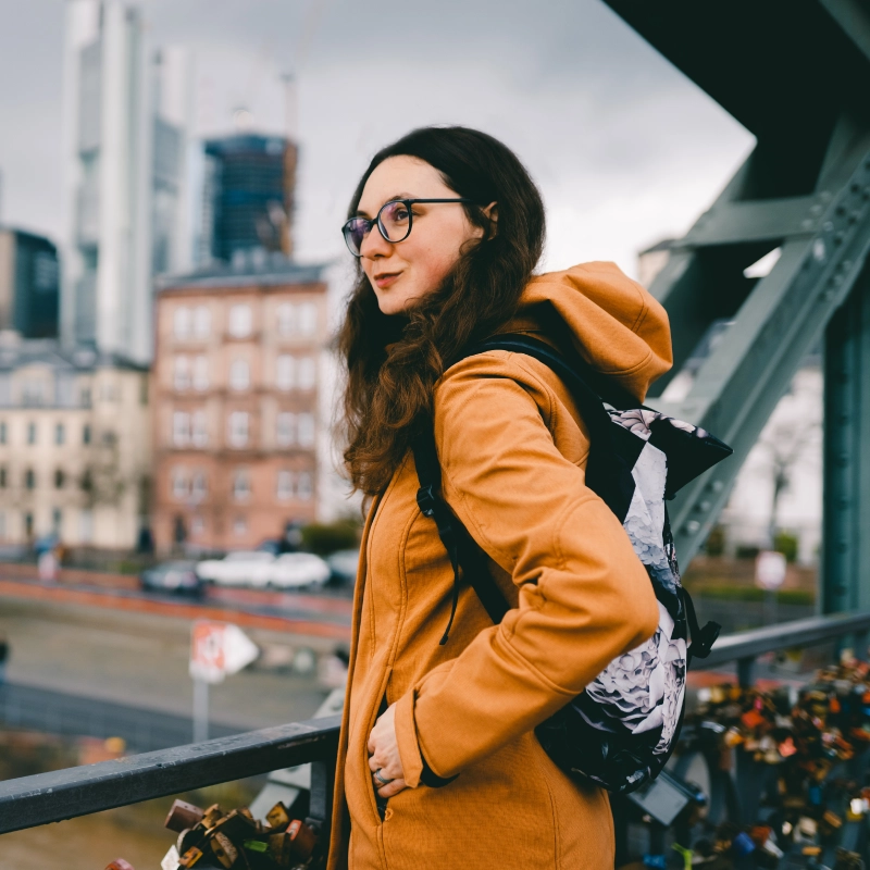 beautiful-brunette-woman-in-yellow-jacket-enjoying-in-frankfurt