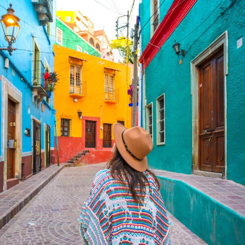 tourist-exploring-colorful-backstreets-in-mexico